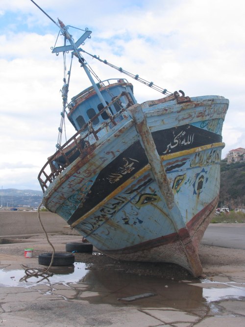 Pilos_ein_arabisches_wrak_im_hafengelande