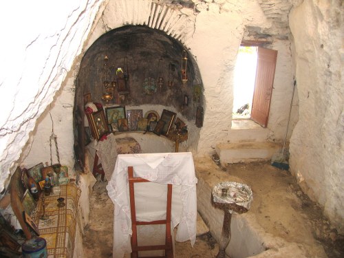 Die_kirche_in_einer_hohle