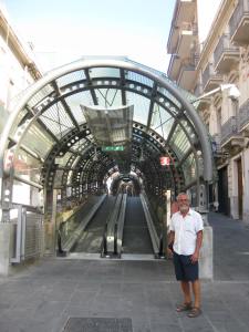 Bequem nach oben.Rollen statt Treppensteigen!! Gi