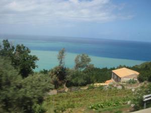 Vom Bus aus; nach dem starken Wind 2-farbiges Meer.Gi