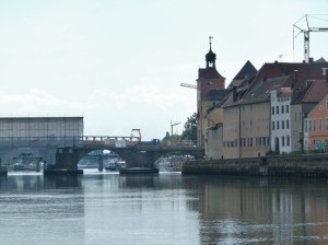 Durchden rechten, kleinen Bogen schob sich EOS