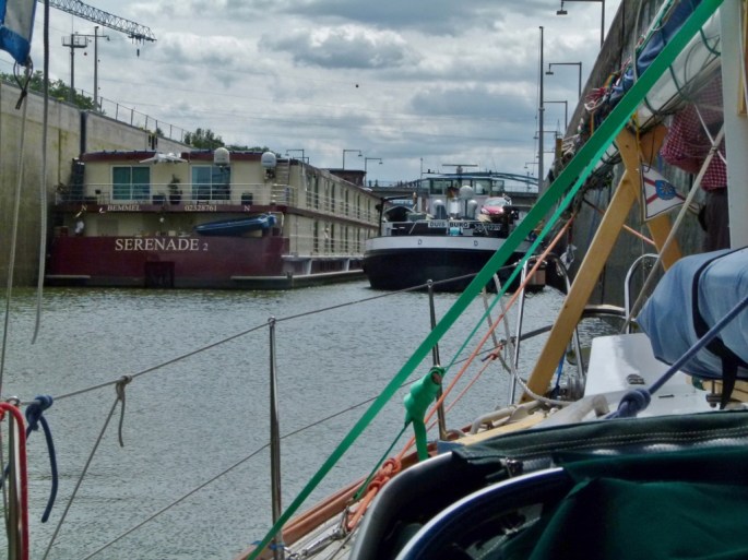 In Gesellschaft großer Schiffe (1024x768)