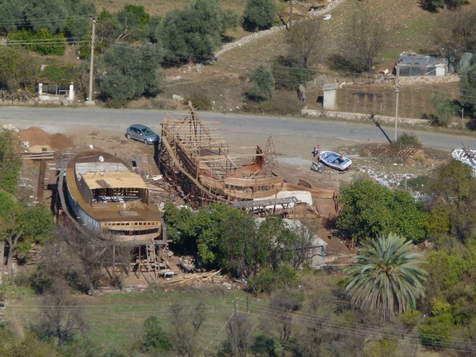 Bootsbau an der Strasse