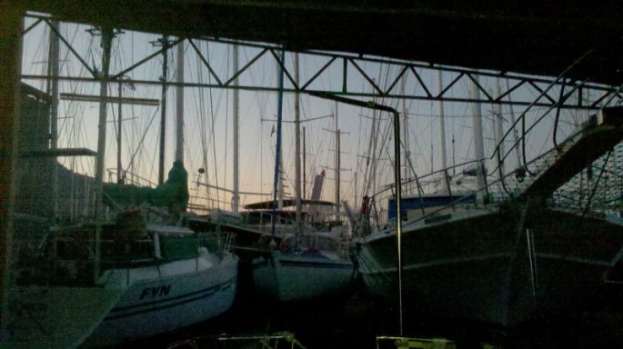 Morgendämmerung, mein Ausblick aus der offnen Werkfthalle früh um 6