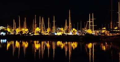 Der nächtliche Hafen