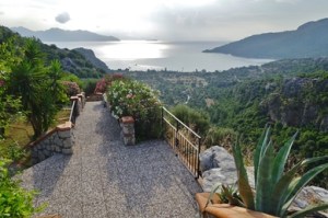 Im vornehmen Dionysos- Hotel