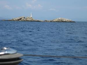 Felsen mit Leuchtturm