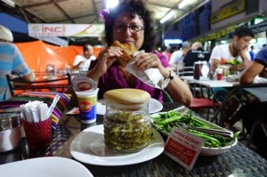 Döner Lammkebeb in Pide, Ayran.