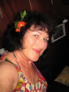 Gerdi mit Granatapfel-Blüte (1)