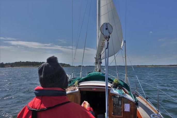 Es sieht nach wenig Wind aus, aber die verkleinerte Fock hat uns schnell gezogen