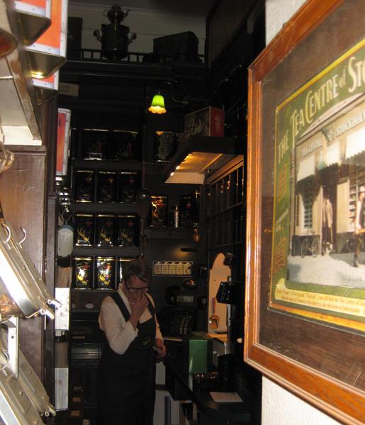 Aus d. Regen ins Teehaus) (3) (Copy)