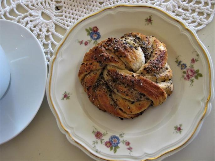 Bagerie,Kardamomschnecken +Blümchengeschirr (2) (Copy)