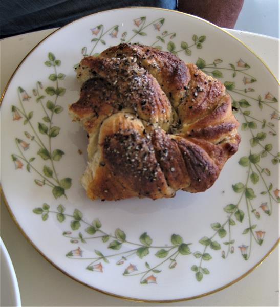 Bagerie,Kardamomschnecken +Blümchengeschirr (3) (Copy)