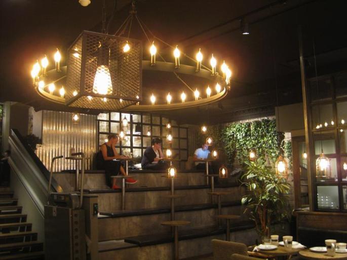 Espresso house als Regenschutz (5) (Copy)