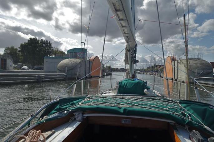 Vor uns das Hochwasser Sperrwerk des ryck (Copy)