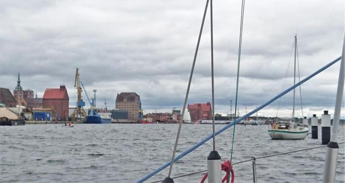 Zum Warten an den Dalben(Klappbrücke) (Copy)